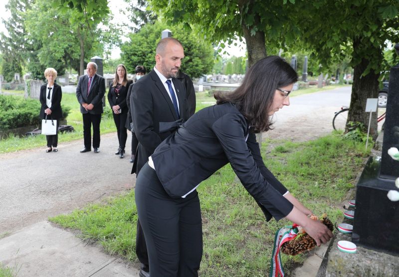 Magyar Hősök Emlékünnepe: B. Szabó István államminiszterre emlékezünk